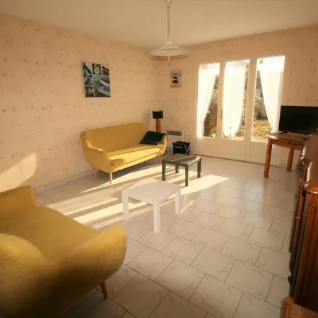 Maison Rustique Au Centre-ville, Proche Plage, Avec Jardin Et 3 ! - Fr-1-22-223 *