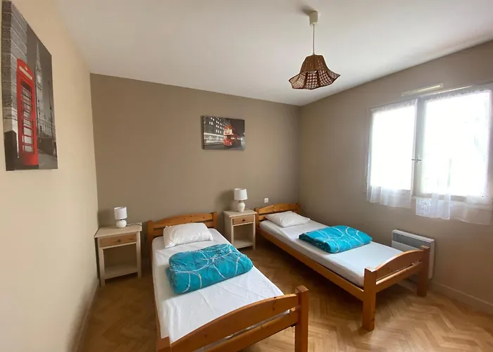 Maison Rustique Au Centre-ville, Proche Plage, Avec Jardin Et 3 ! - Fr-1-22-223 *